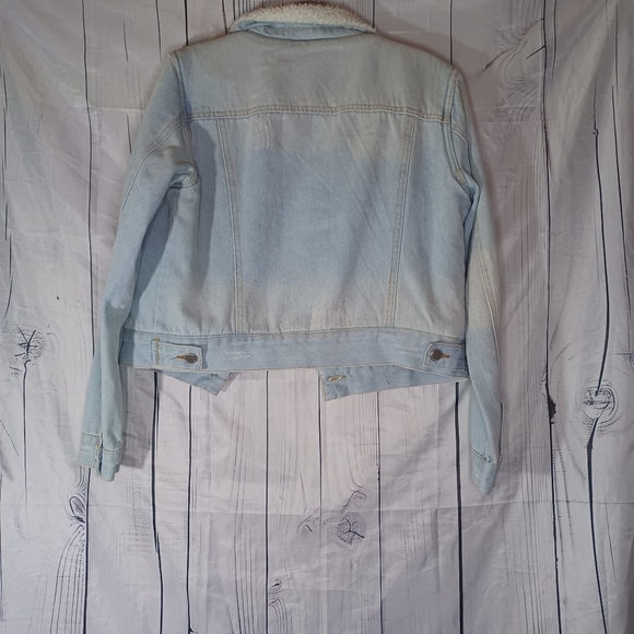 Ashley Vintage Charm Lightwash Distressed Denim Trucker Jacket Sherpa Lined - Picture 8 of 13